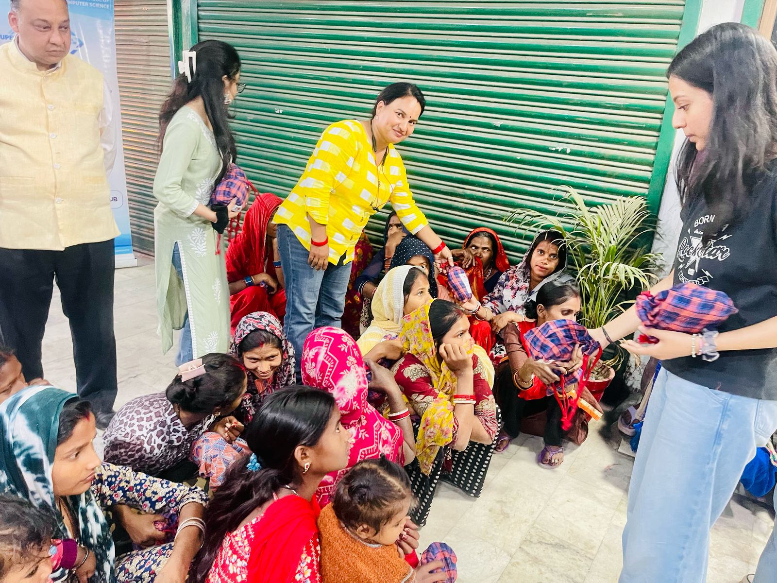 वीरा फाउंडेशन, यूपीईएस और वेस्ट वॉरियर्स ने देहरादून की झुग्गी बस्ती में मासिक धर्म स्वास्थ्य कार्यशाला के माध्यम से महिलाओं को सशक्त बनाया