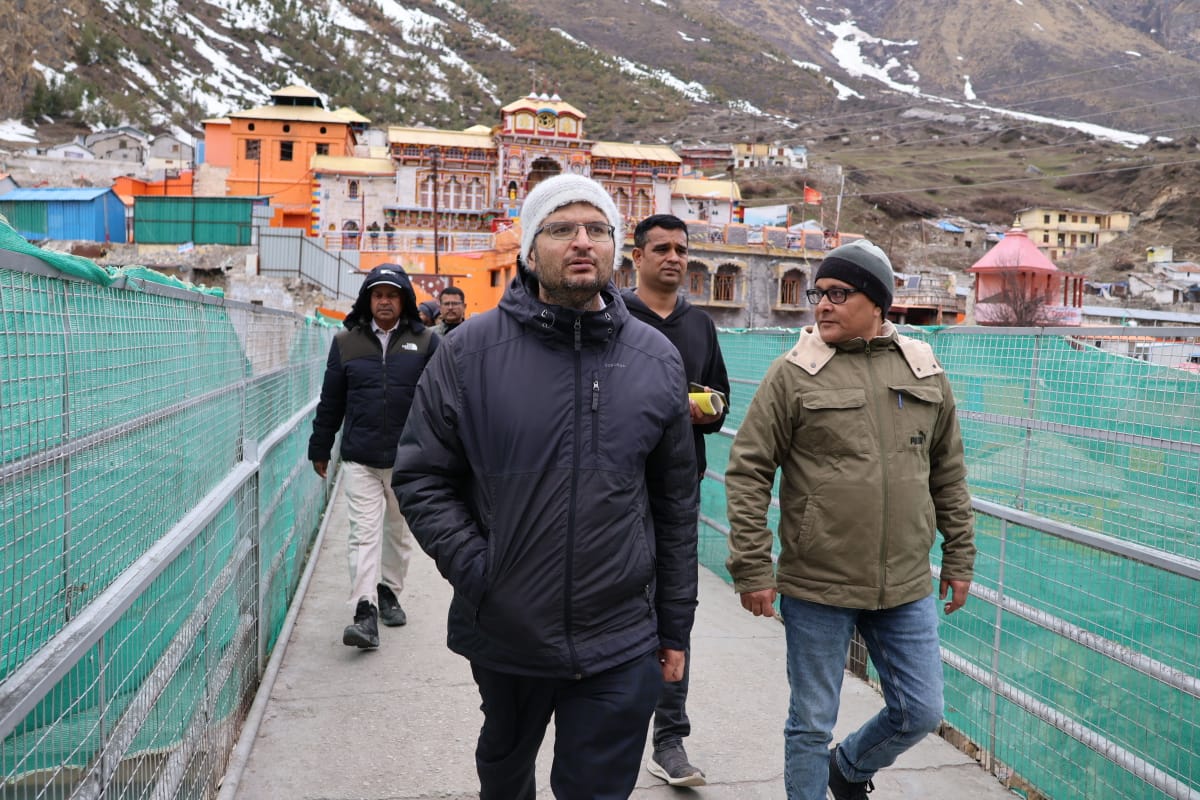 जिलाधिकारी ने अधिकारियों को यात्रा से पूर्व सभी तैयारियां पूर्ण करने के दिए निर्देश