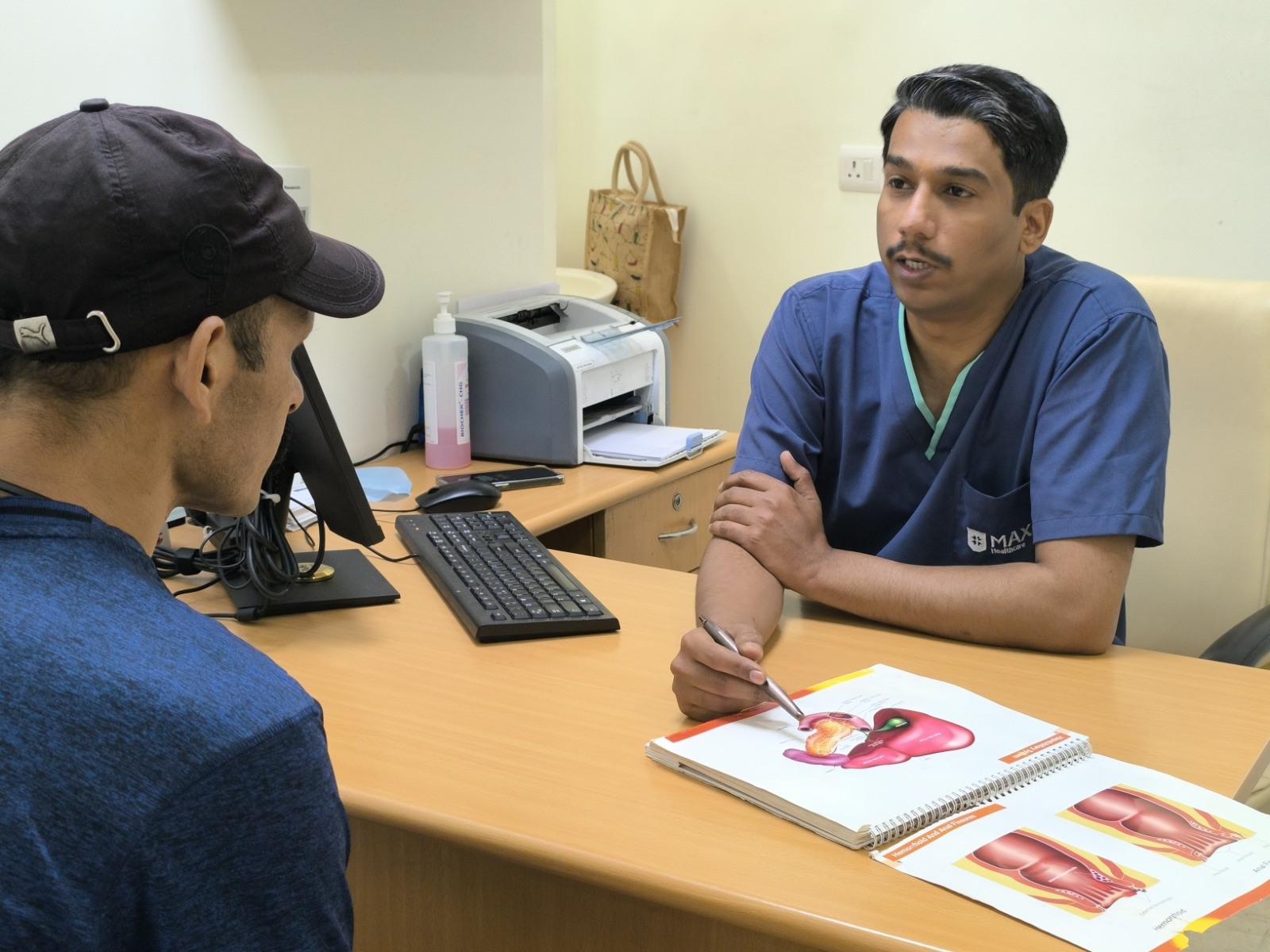 मैक्स सुपर स्पेशलिटी हॉस्पिटल ने विश्व लिवर दिवस पर फैटी लिवर के बारे में किया जागरूक