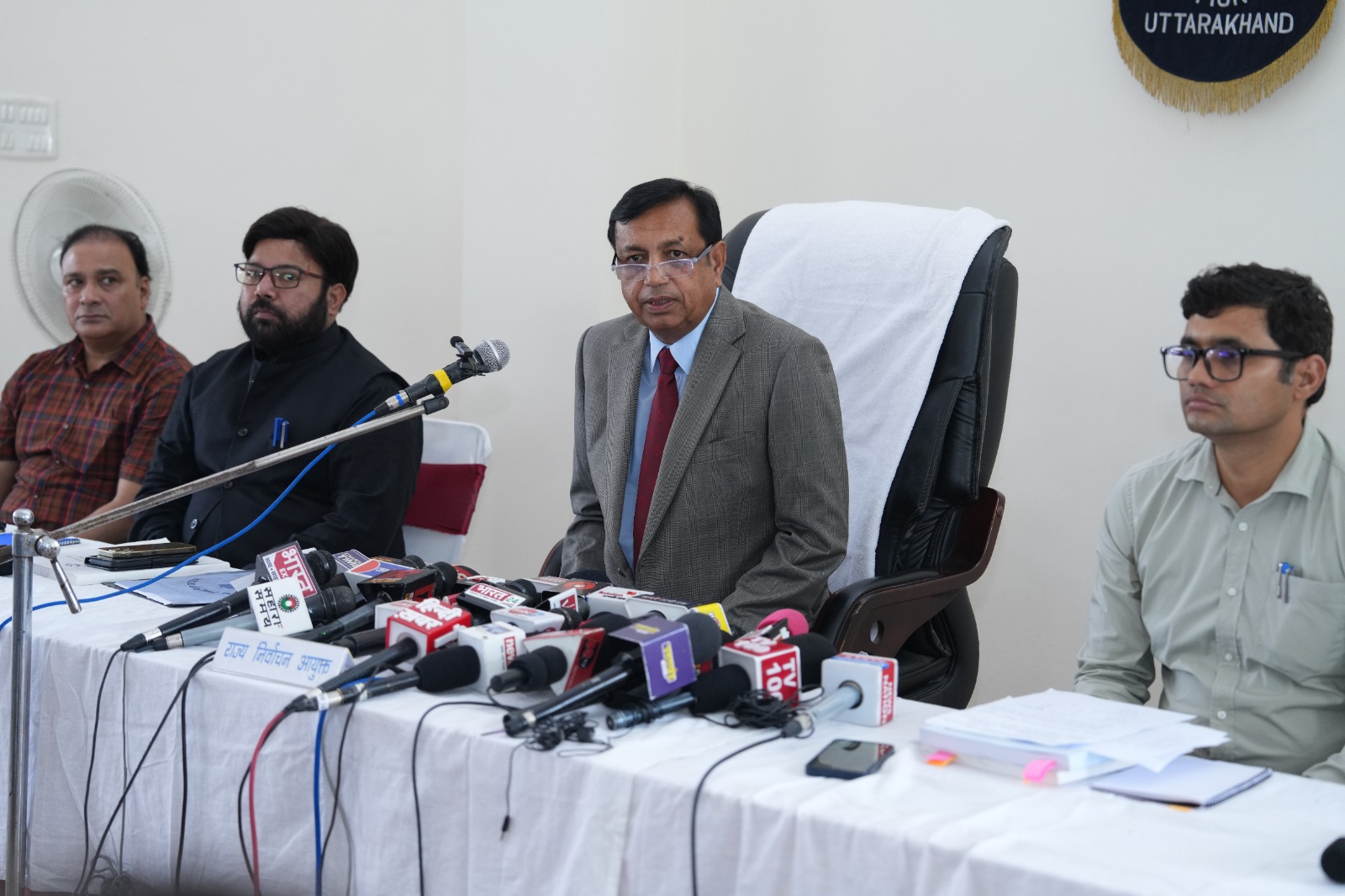 त्रिस्तरीय पंचायतों चुनाव की अधिसूचना जारी ,राज्य में नगरीय क्षेत्रों एवं जनपद हरिद्वार को छोड़कर आदर्श आचार संहिता लागू