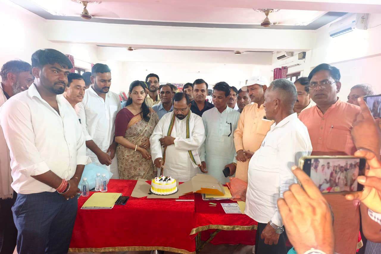 लोक जनशक्ति पार्टी (रामविलास) ने संस्थापक स्व० श्री रामविलास पासवान का जन्मदिन मनाया धूमधाम से