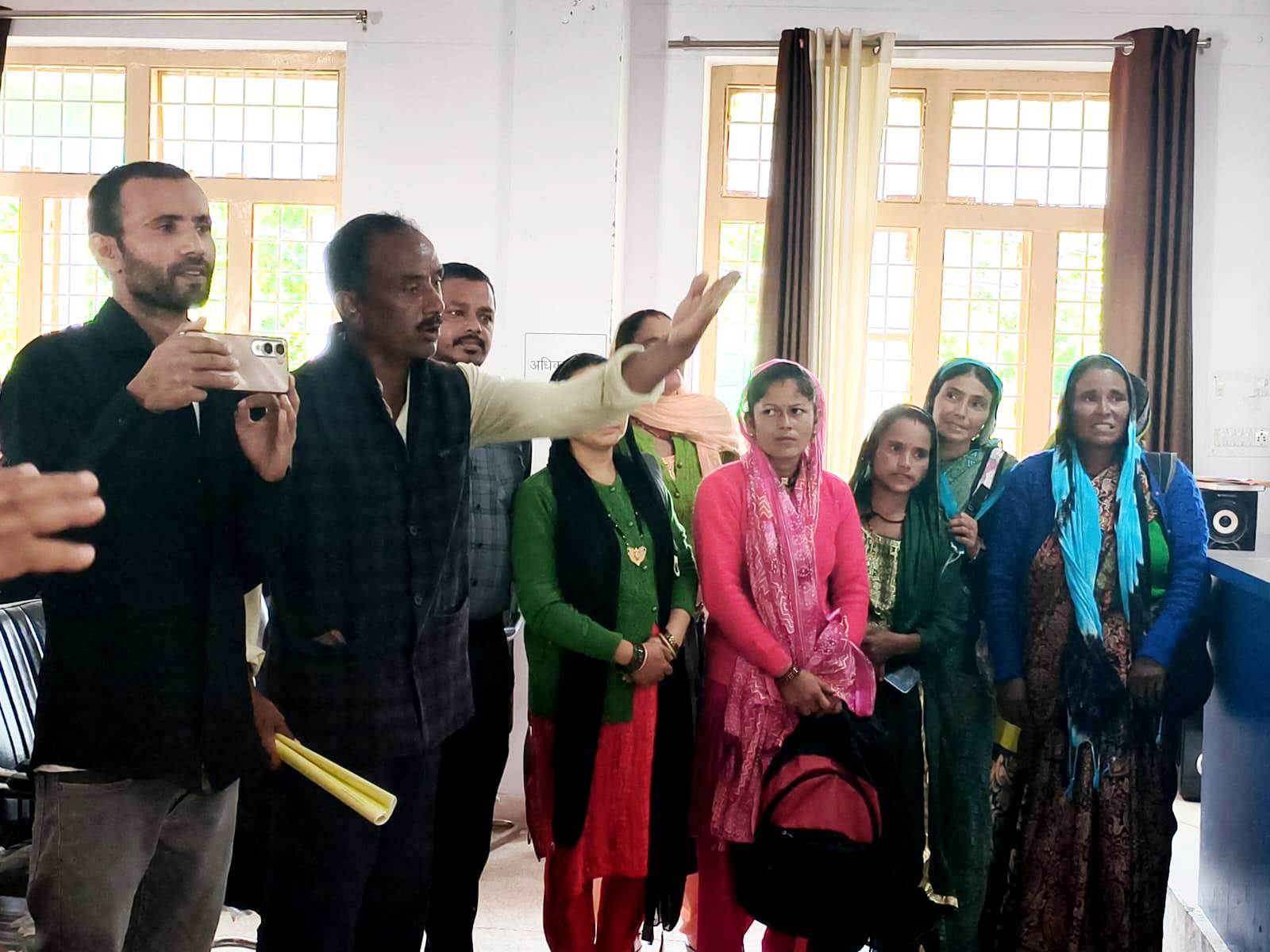 तहसील दिवस में नारायण बगड़ में दर्ज हुई 51 शिकायतें,सड़कों के मोटे विभाग ब्रिडकुल और एनपीसीसी रहा नदारत