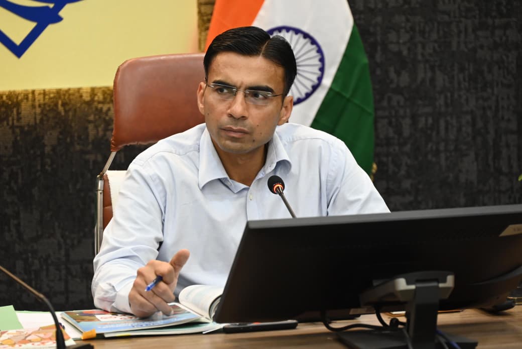 दौड़ने लगी ‘‘सखी कैब’’; जिला प्रशासन की आटोमेटेड पार्किंग अब सुविधाओं से लेस; 06 अतिरिक्त वाहन धरातल पर जल्द