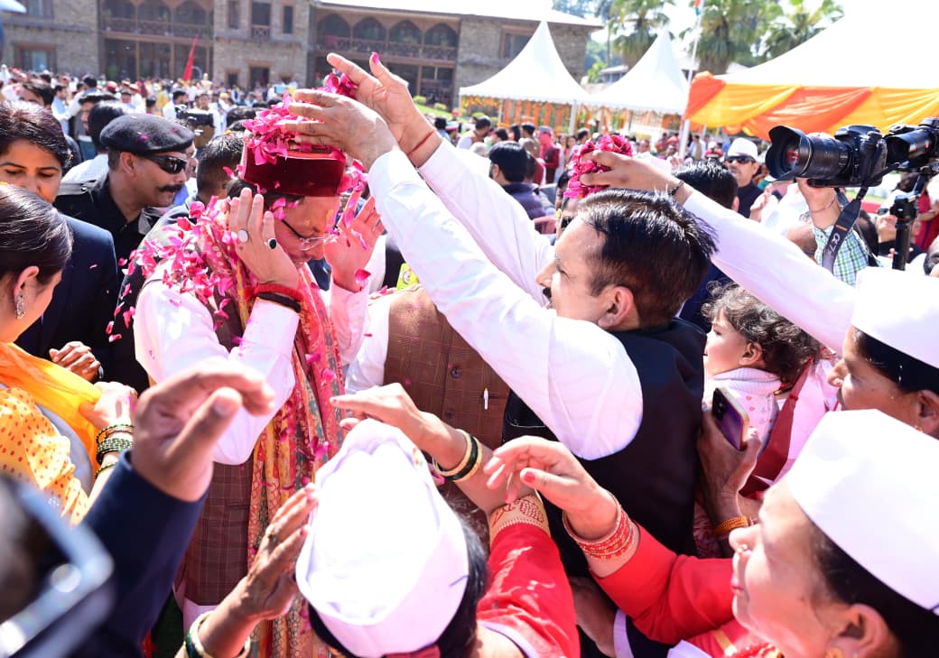 मुख्यमंत्री आवास में पारंपरिक उल्लास के साथआयोजित हुआ होली मिलन समारोह