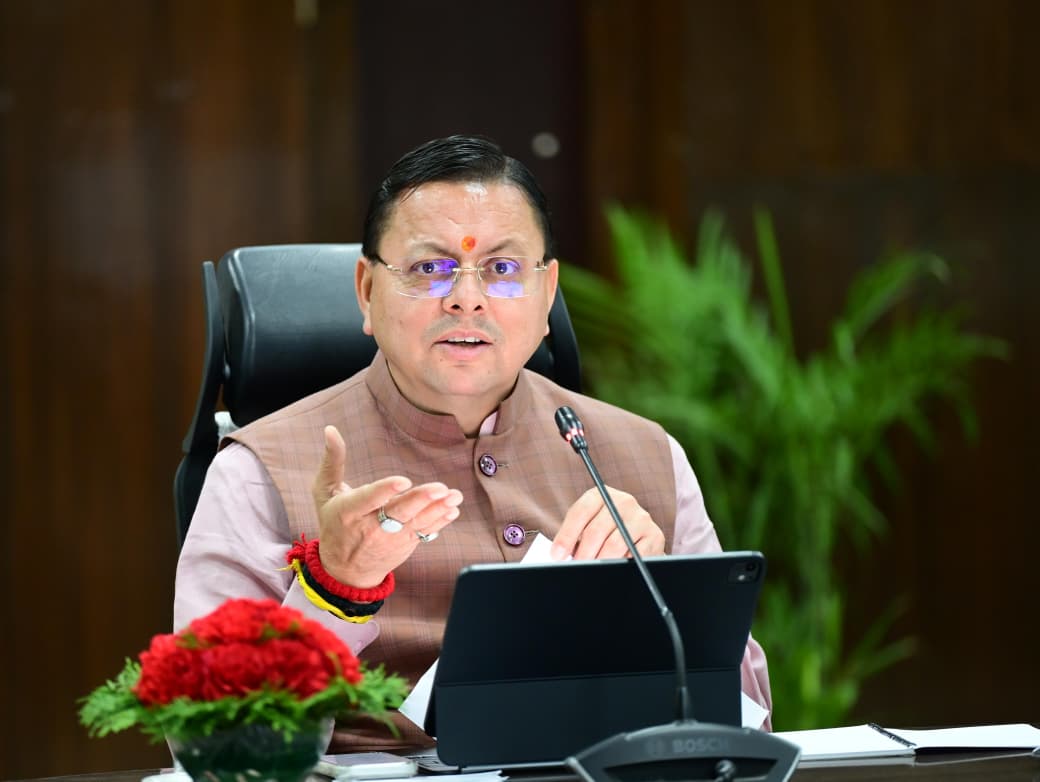 सीएम हेल्पलाइन 1905 पर लंबित शिकायतों के त्वरित निस्तारण के लिए विशेष अभियान चलाया जाए - मुख्यमंत्री धामी