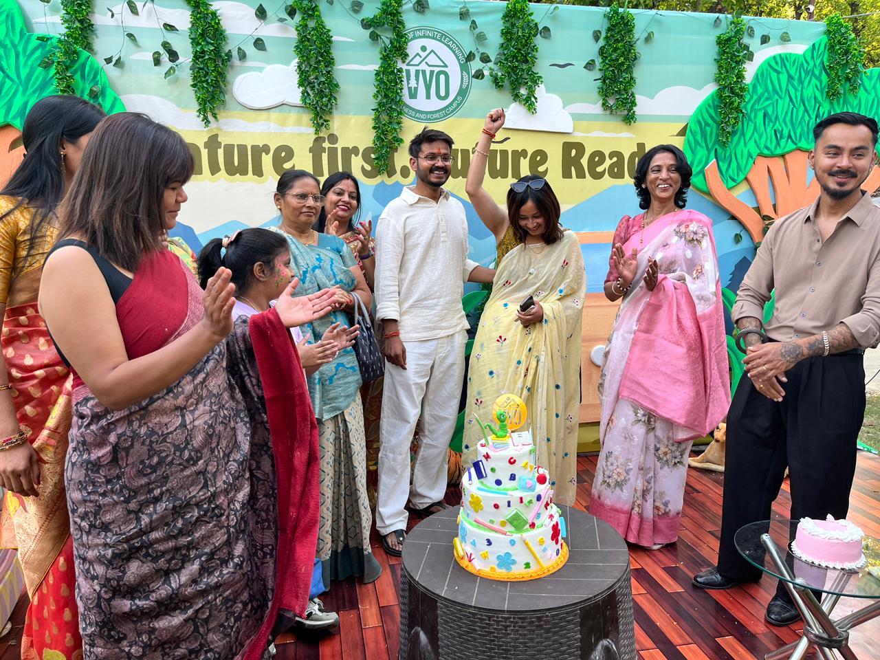 व्यो स्कूल के शुभारंभ अवसर पर नन्हे मुन्ने बच्चों के माताओं ने विभिन्न प्रतियोगिताओं में लिया भाग