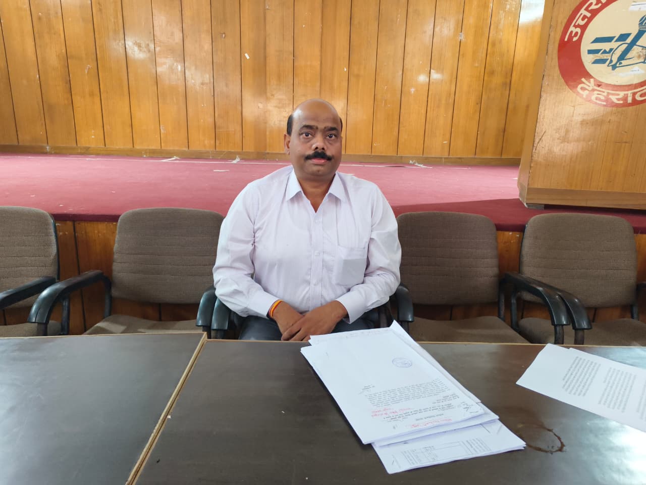 खुद को गरीब और दिव्यांग बताने वाले विरोधियों पर ही दर्ज हैं अवैध कब्जे और पेड़ काटने के मुकदमे