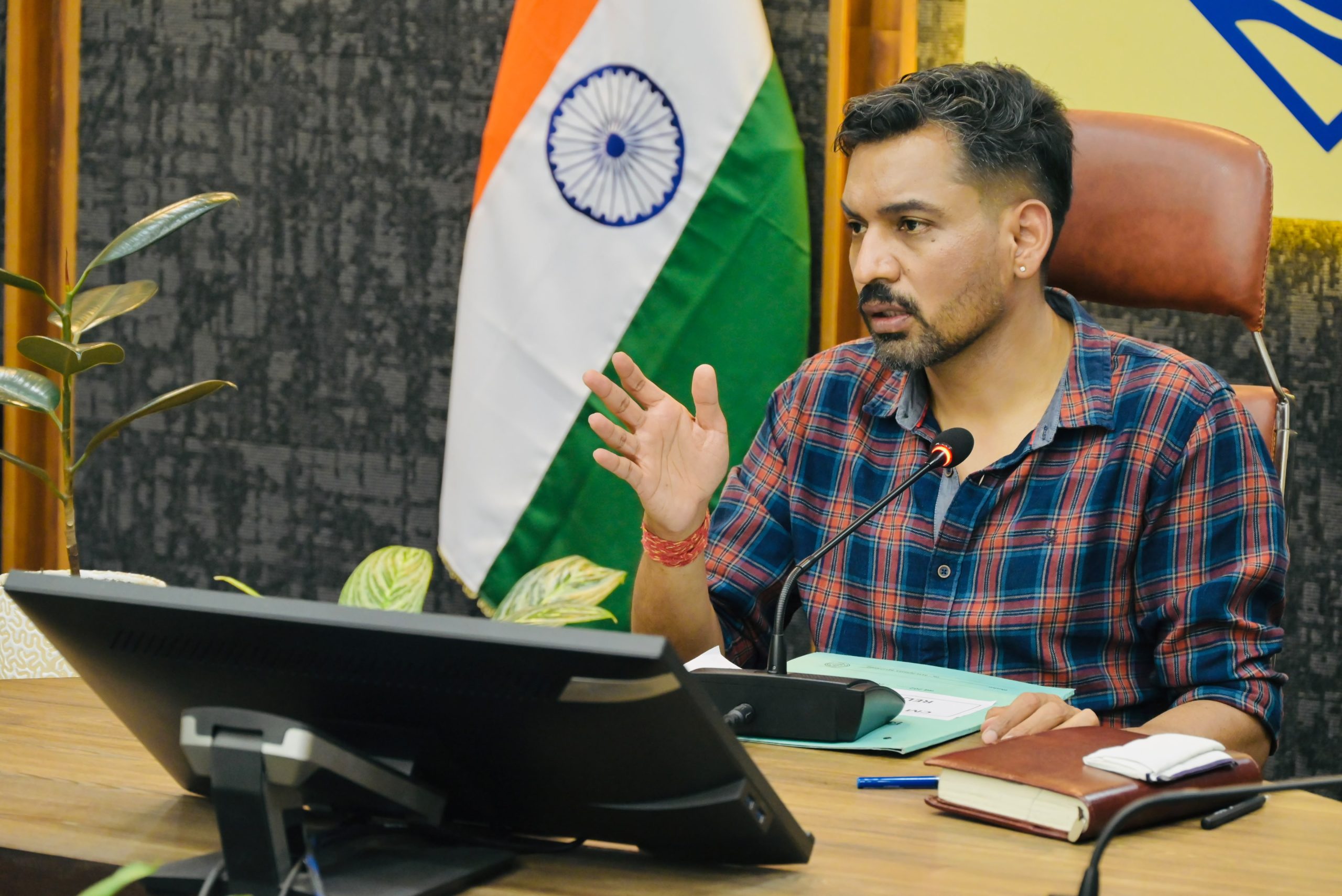 169 complaints received on ‘Samadhan Diwas’ with many resolved on the spot; DM appeared sensitive to public grievances.