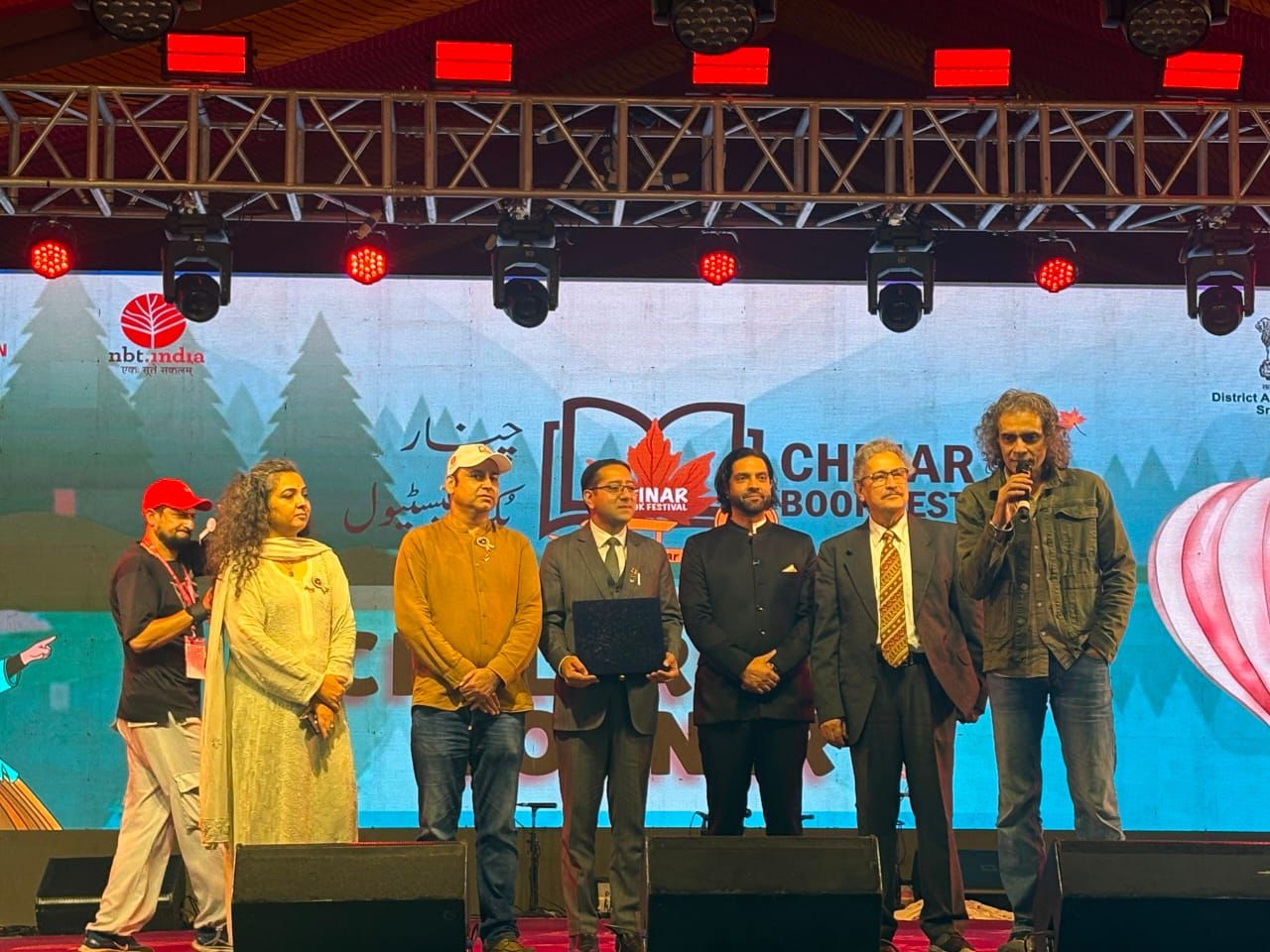 पर्यावरणविद् एवं पर्यावरण कानून विशेषज्ञ नदीम कादरी को 'गार्डियंस ऑफ द हिमालयाज़ अवॉर्ड' से किया गया सम्मानित