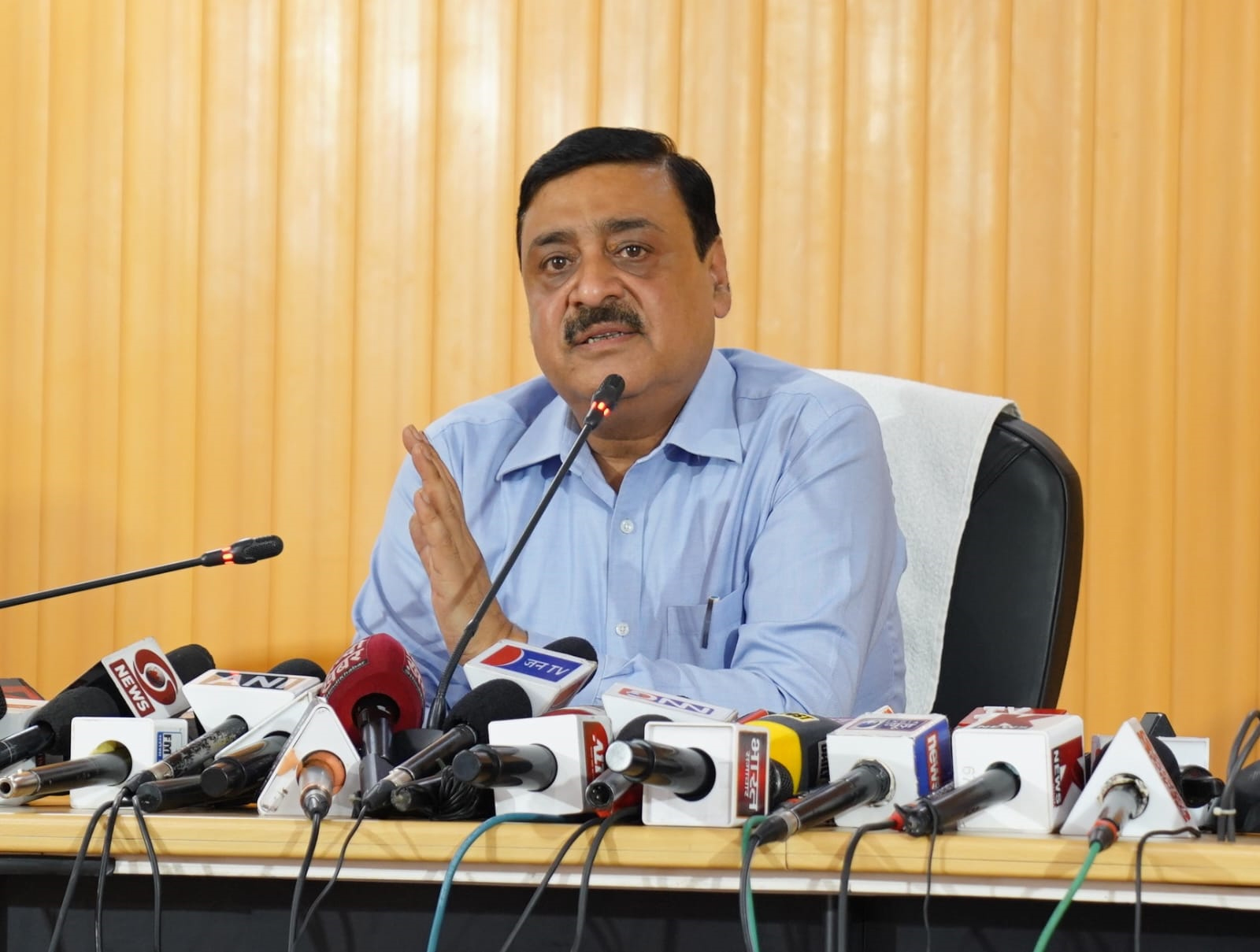 छोटे उद्यमियों के निवेश पर सवाल उठाना उनके परिश्रम और रोजगार सृजन का अपमान: सचिव उद्योग